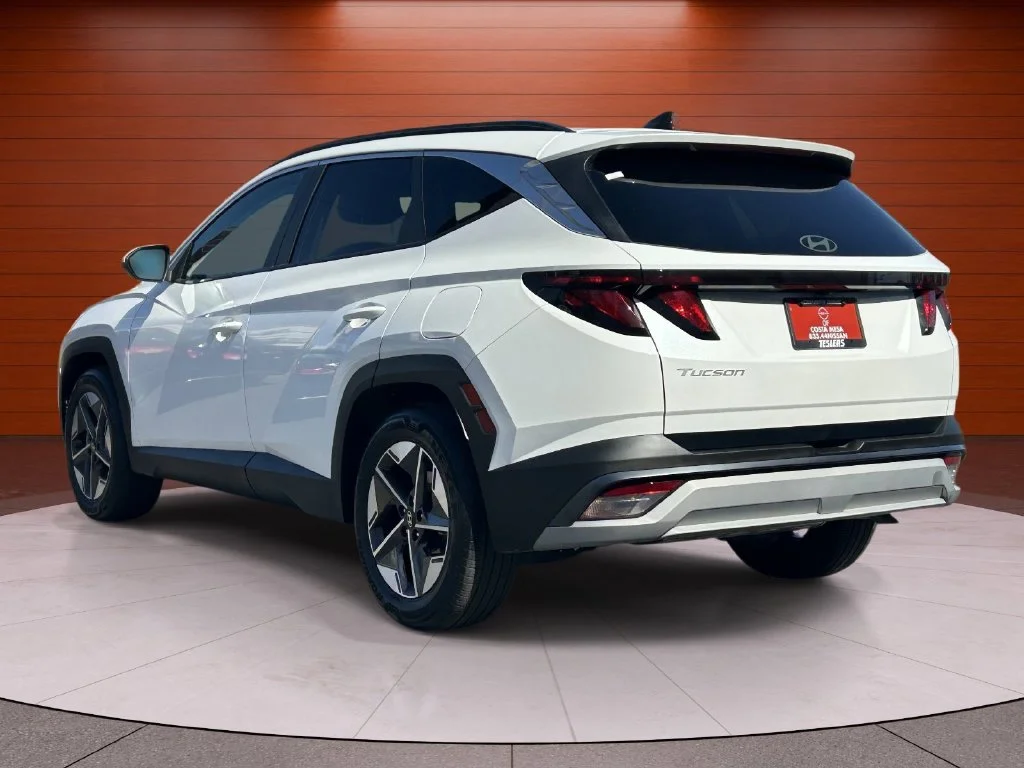 Used 2025 White Pearl Hyundai SEL image 2