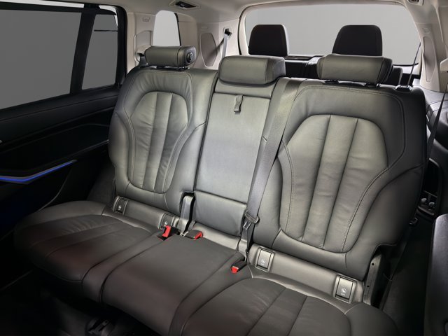 Used 2021 Black Sapphire Metallic BMW xDrive40i image 13