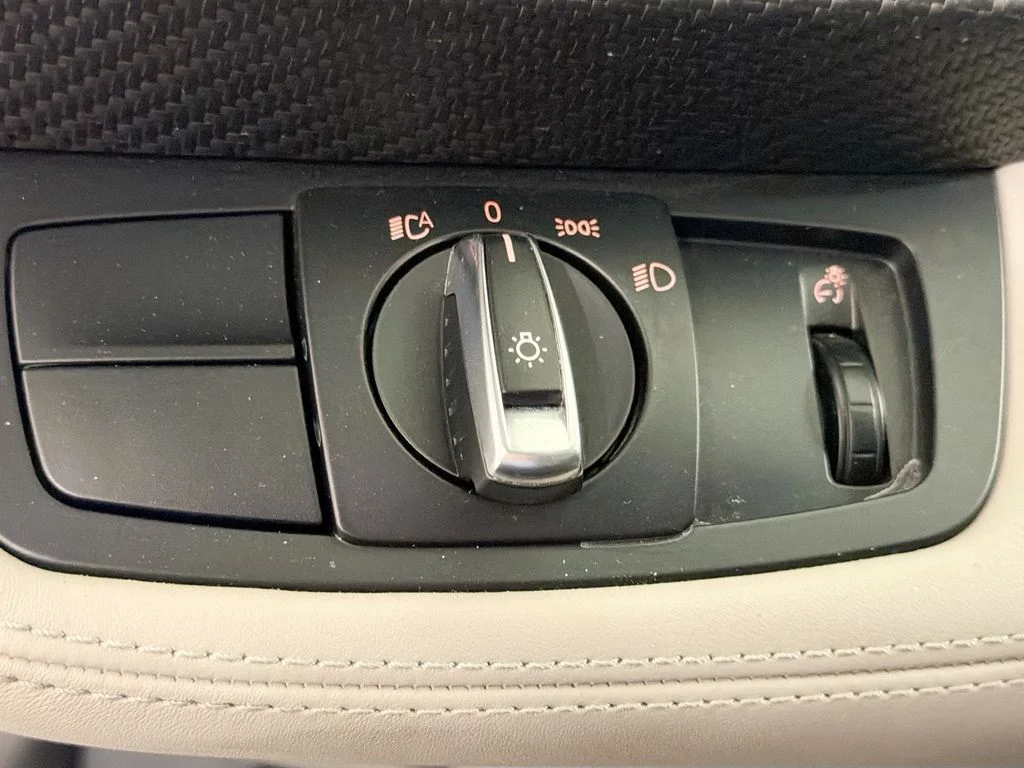 Used 2019 Crystal White Pearl BMW Base image 11