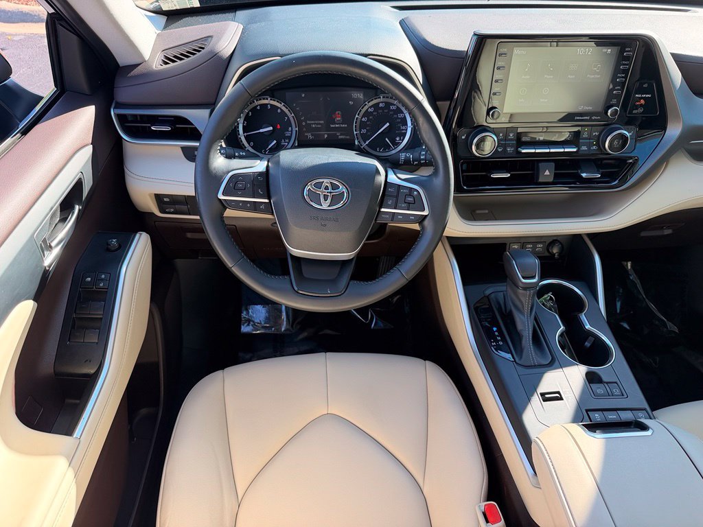 Used 2022 Black Toyota XLE image 16