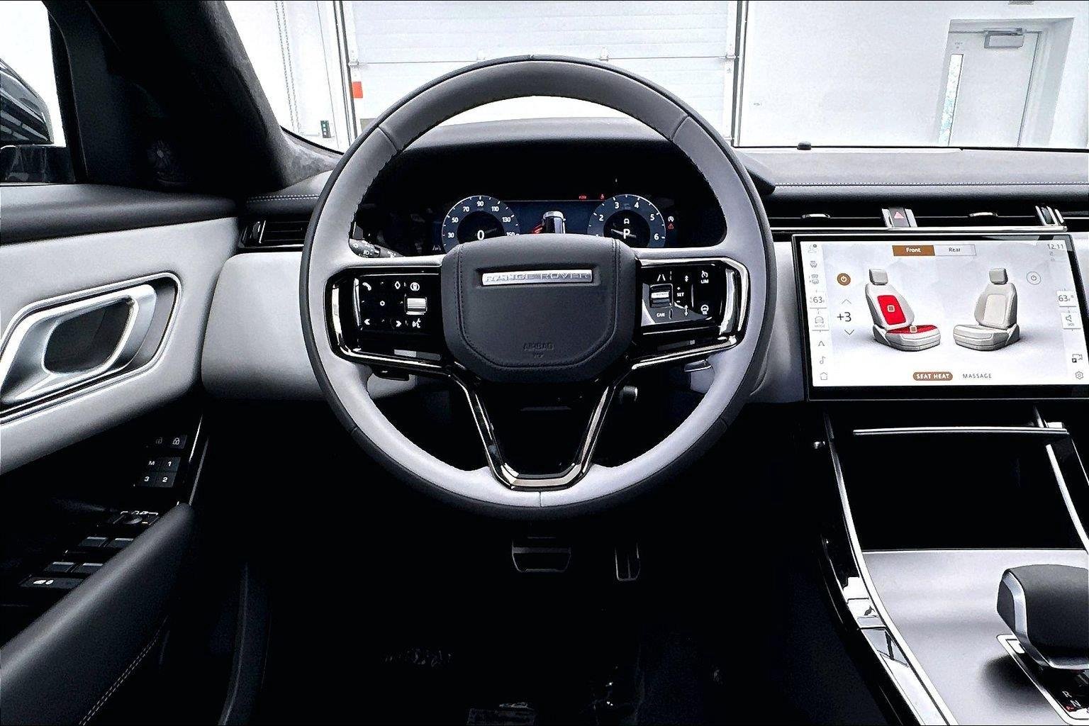 New 2026 Santorini Black Metallic Land Rover Autobiography image 10