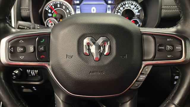 Used 2019 Diamond Black Crystal Pearlcoat Ram Laramie image 15