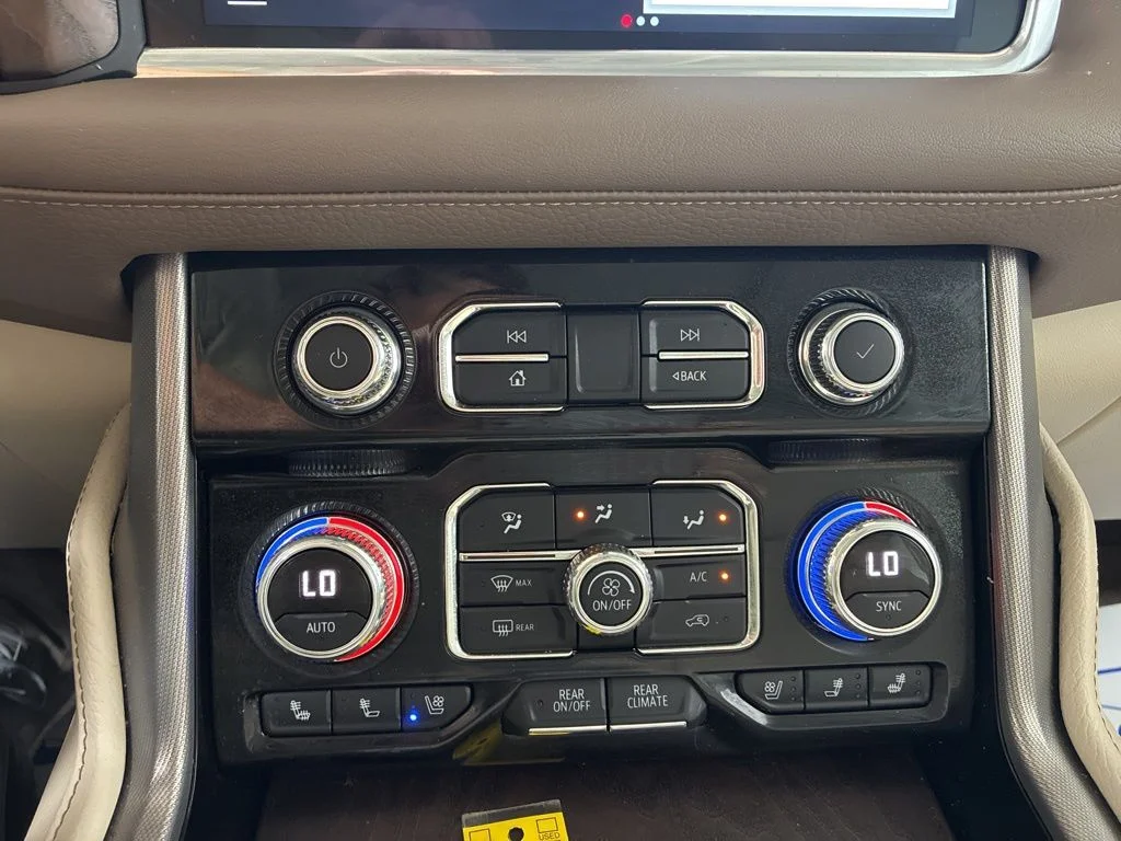 Used 2022 White GMC Denali image 21