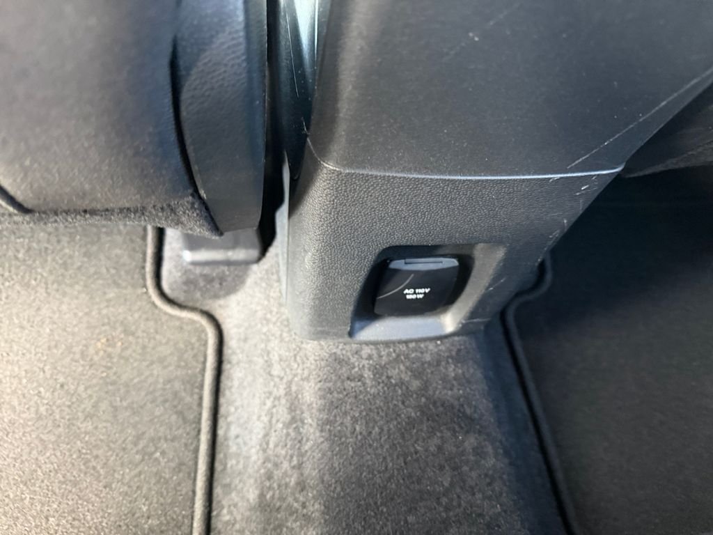 Used 2022 Gray Ford SE image 19