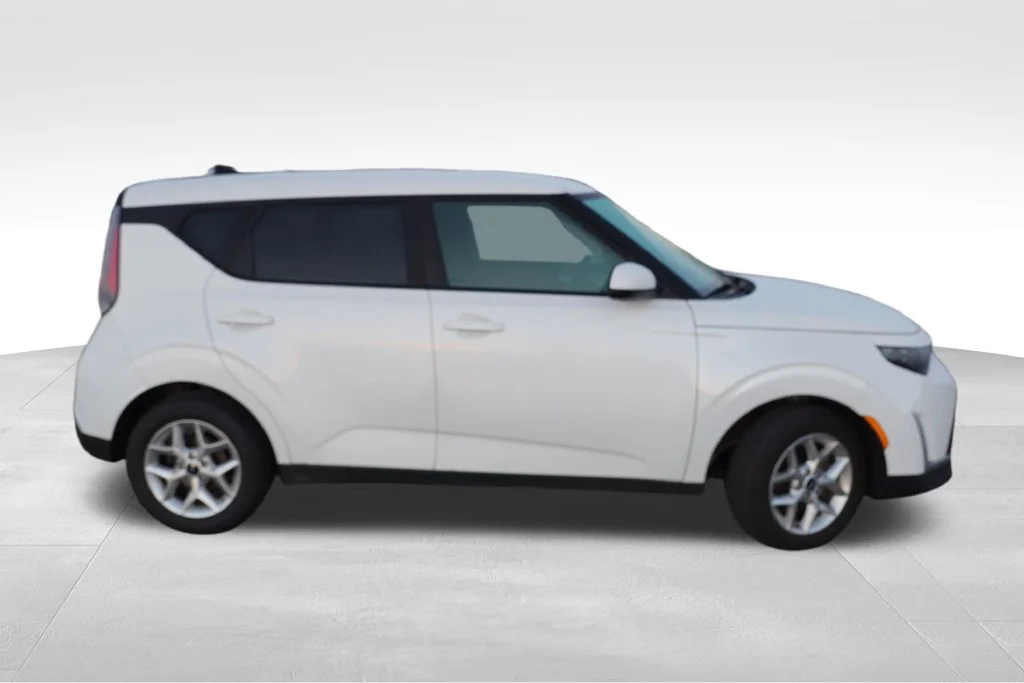 Used 2023 Snow White Pearl Kia LX image 2
