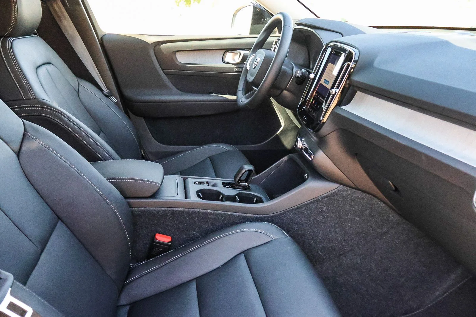2026 Volvo XC40 Core - Photo 19
