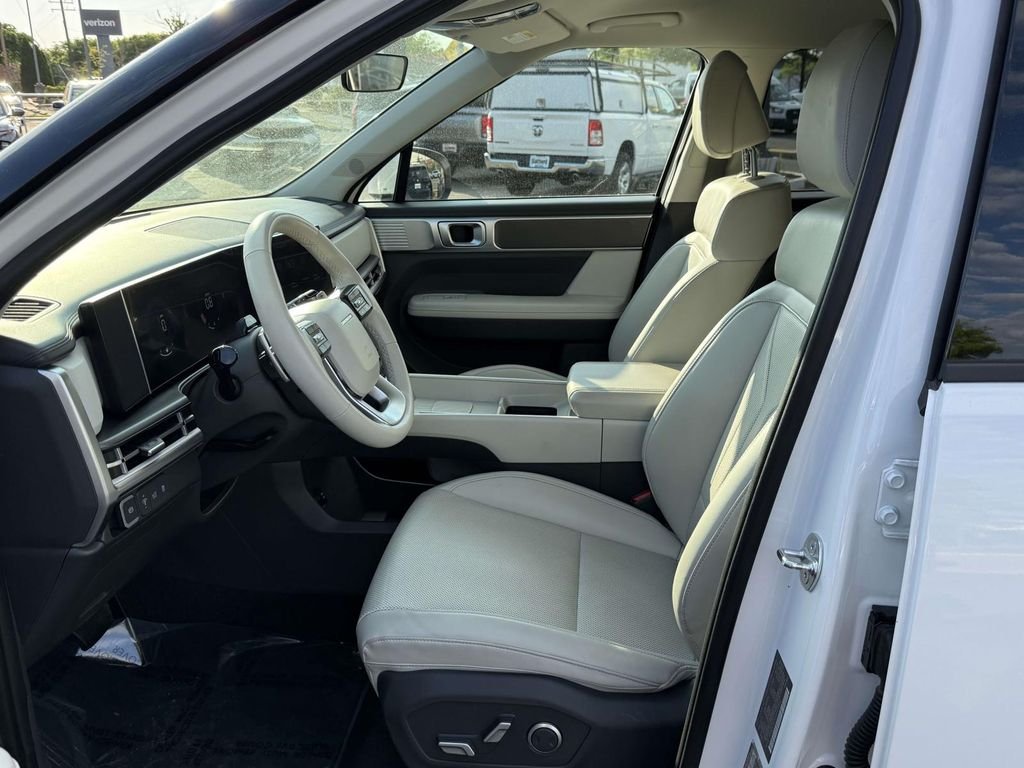Used 2025 White Hyundai SEL image 13