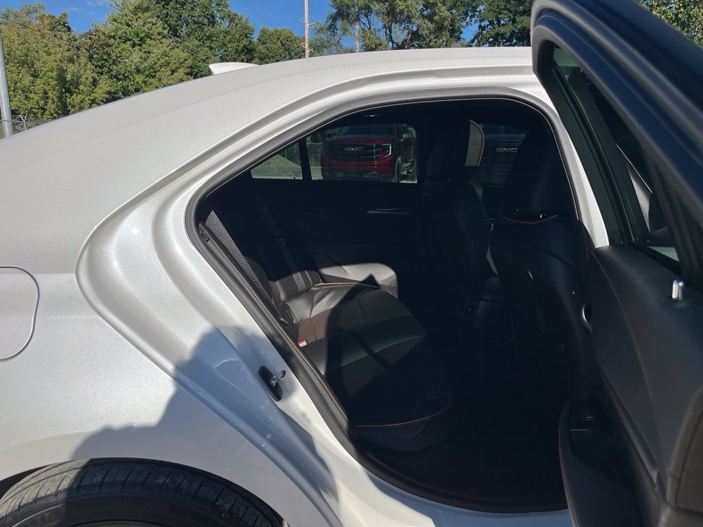 Used 2021 Crystal White Tricoat Cadillac Sport image 34