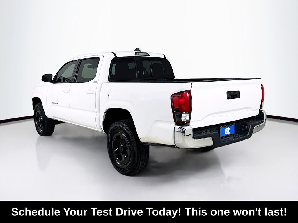 Used 2022 White Toyota SR5 image 5