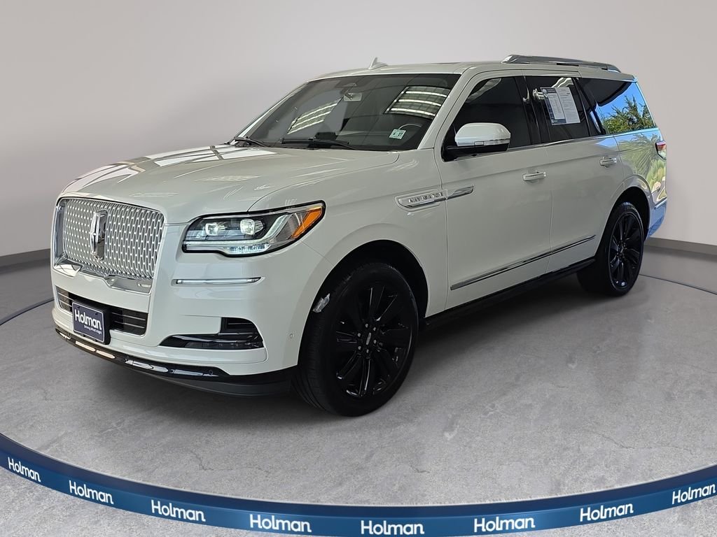 Used 2022 White Lincoln Reserve image 1