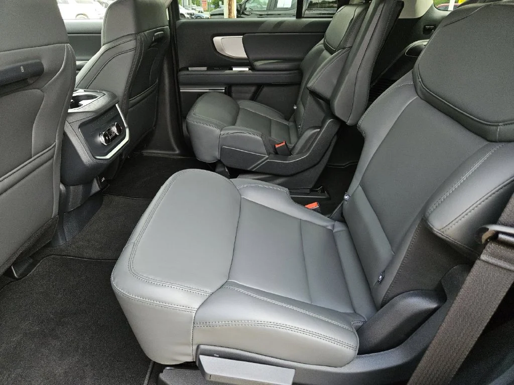 New 2026 Agate Black Metallic Ford Active image 28