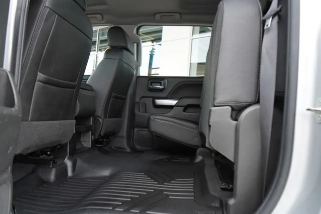 Used 2018 SILVER ICE METALLIC Chevrolet LT image 30