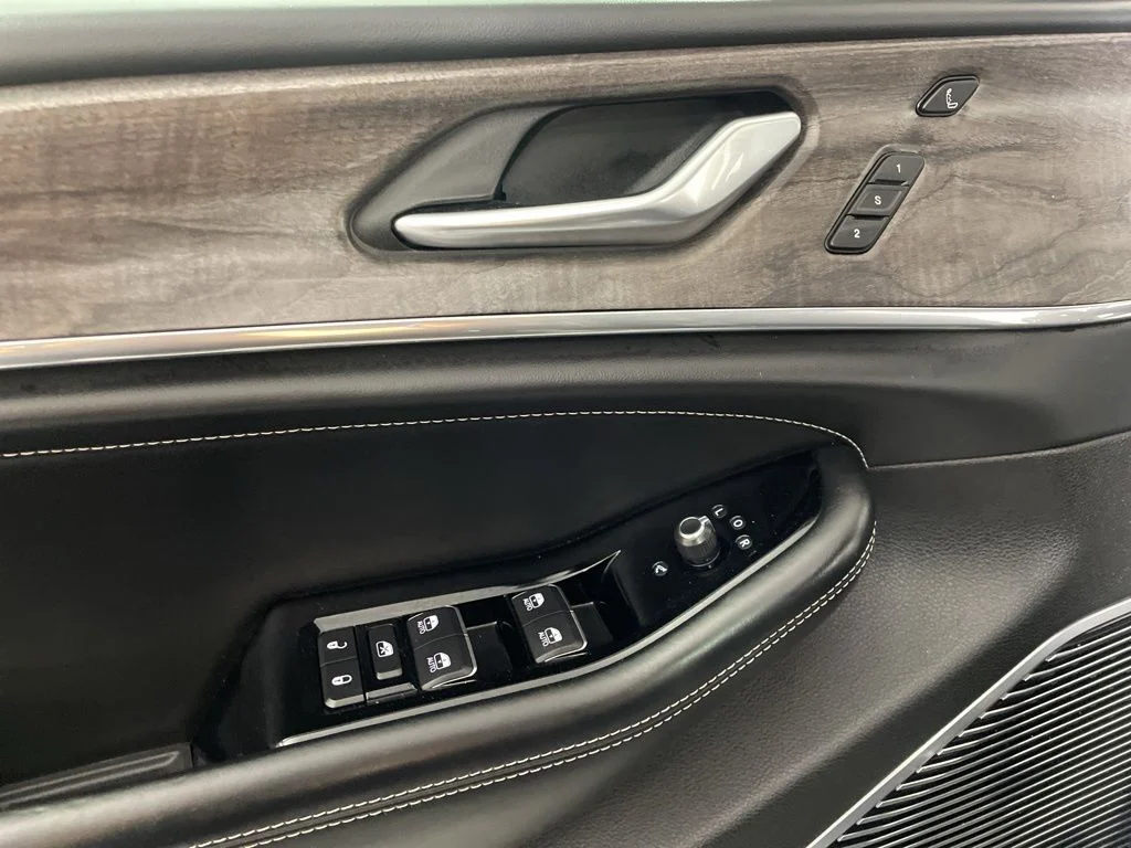 Used 2022 Gray Metallic Jeep Overland 4xe image 9