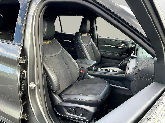 New 2026 Carbonized Gray Metallic Ford Tremor® image 41