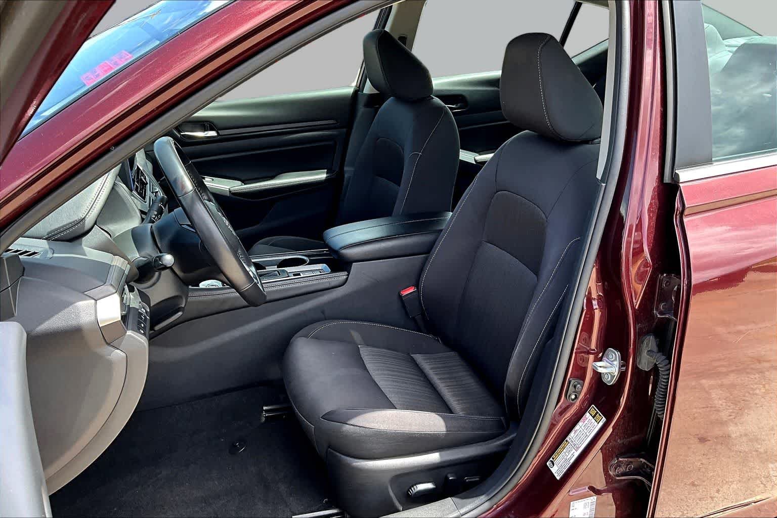 Used 2024 Garnet Pearl Metallic Nissan 2.5 SV image 8