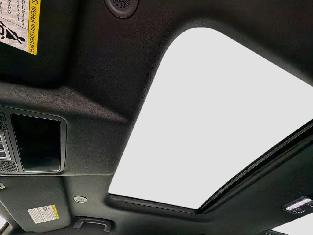 New 2026 Fuji White Land Rover S image 23