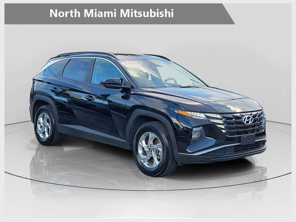 Used 2024 Black Hyundai SEL image 1