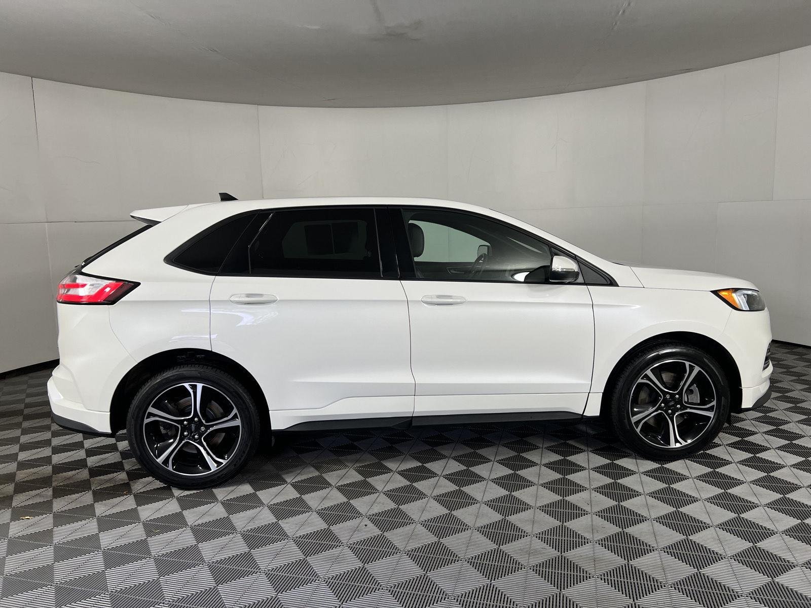 Used 2023 Star White Metallic Tri-Coat Ford ST image 10