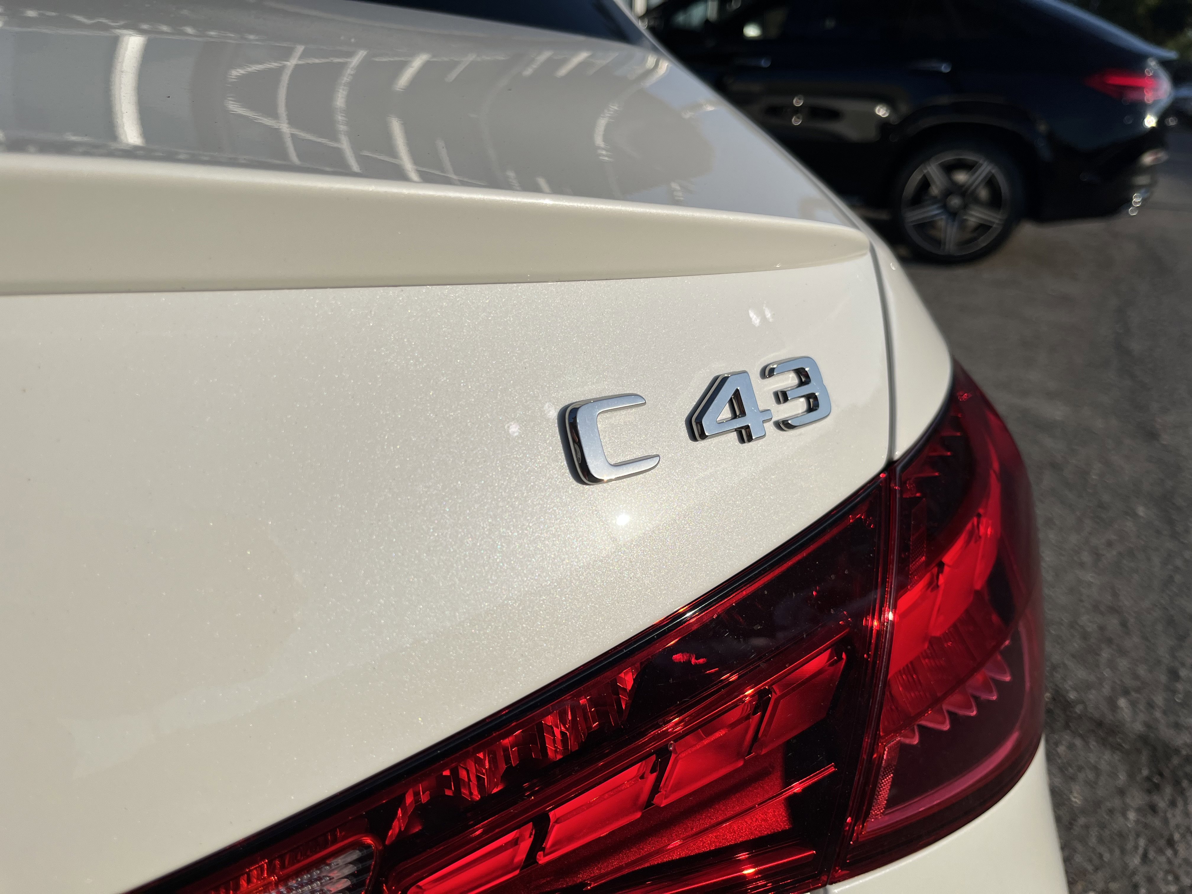 New 2026 MANUFAKTUR Moonlight White Metallic Mercedes-Benz AMG® C 43 image 6