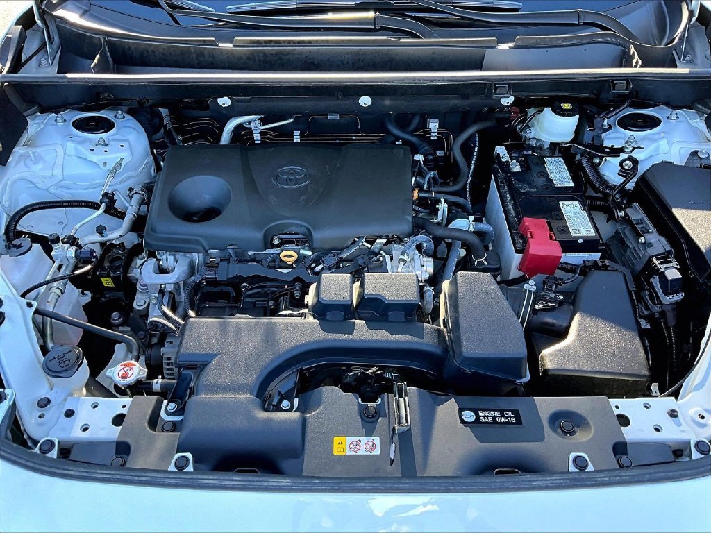 Used 2025 White Toyota XLE image 30