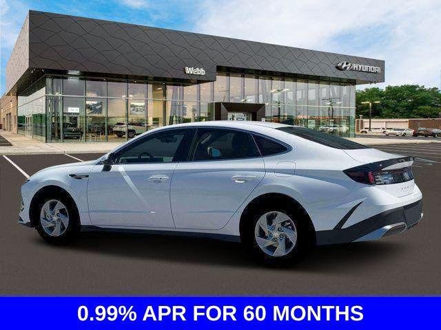New 2026 White Hyundai SE image 4