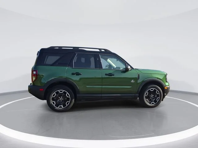 Used 2025 Green Ford Outer Banks image 9