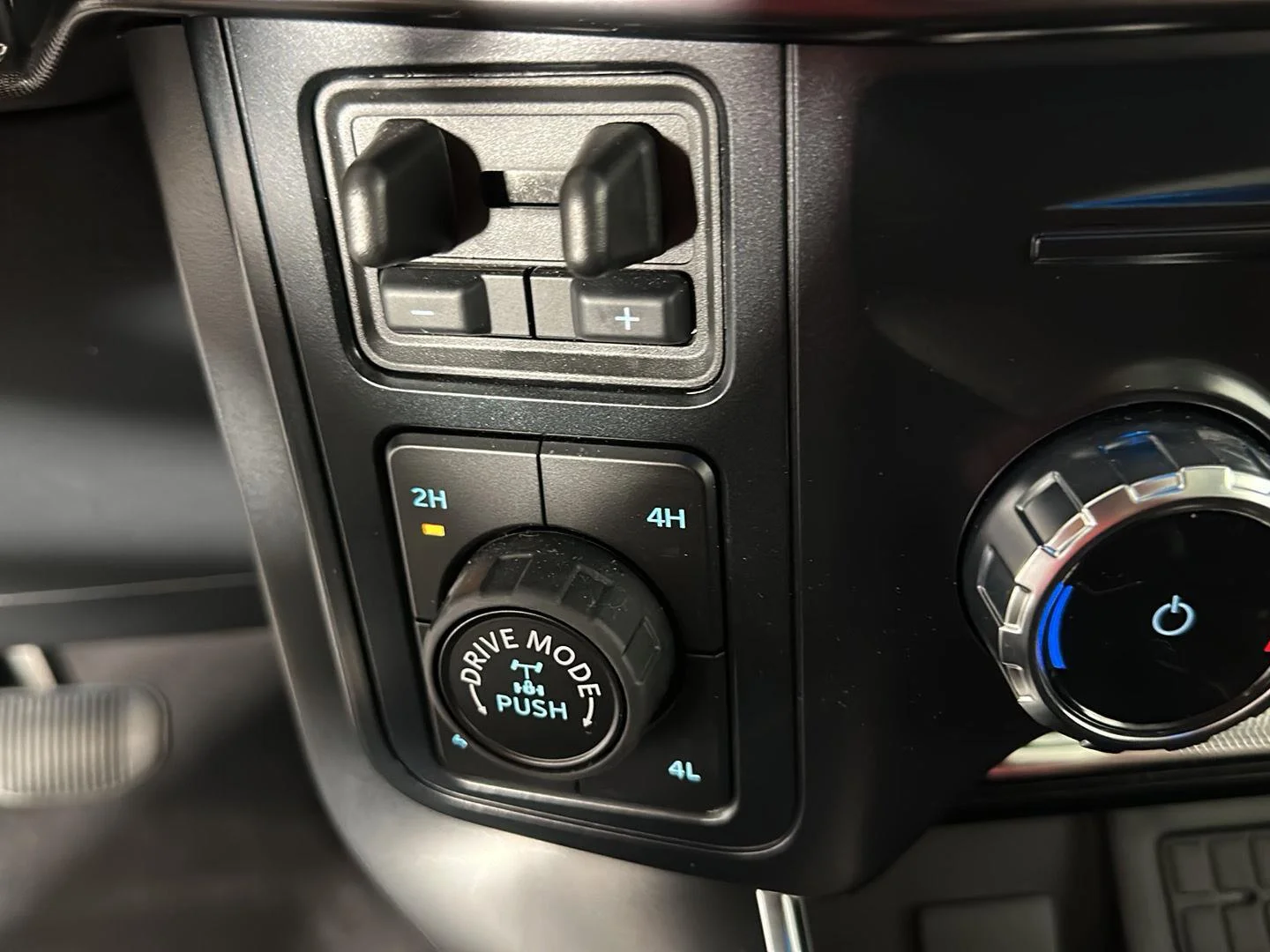 Used 2025 Agate Black Metallic Ford Raptor image 31