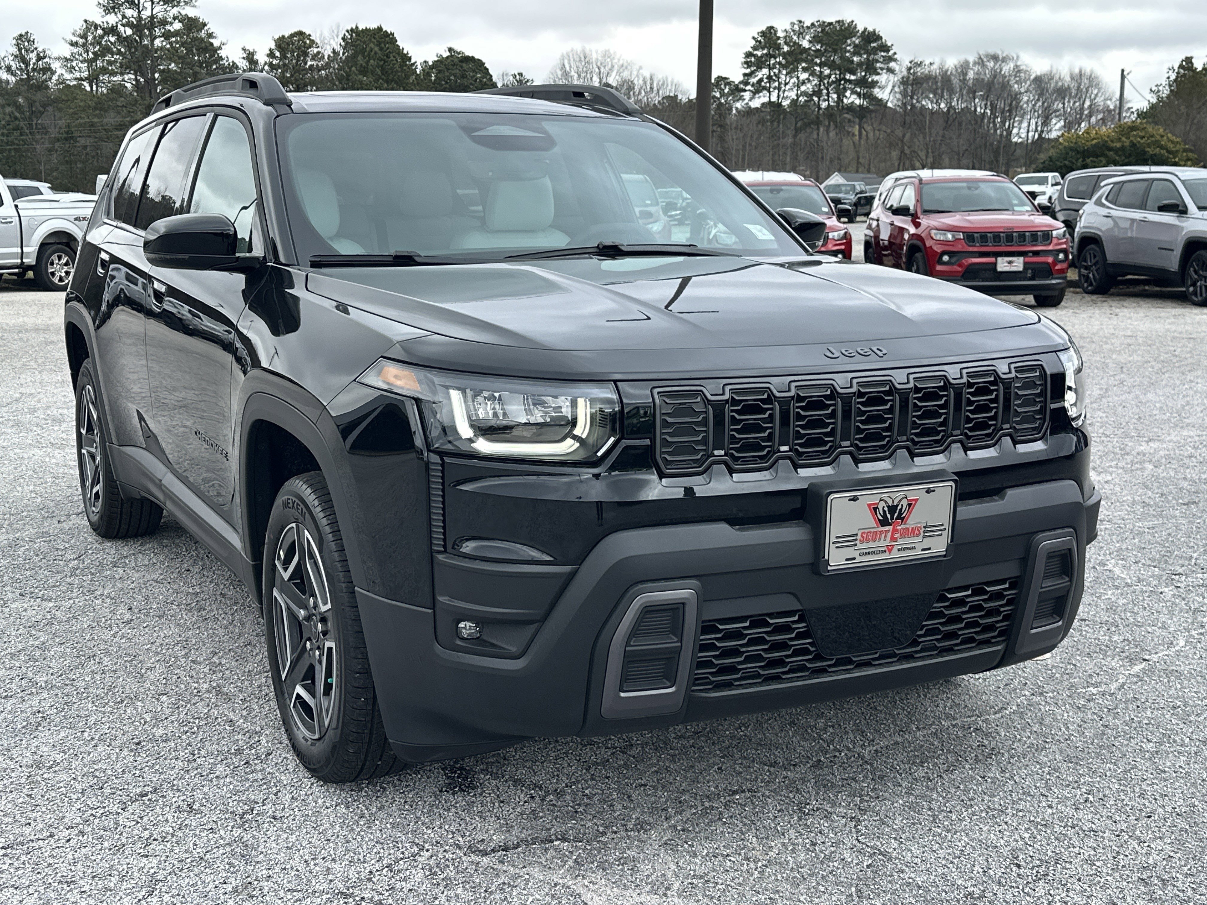 New 2026 Diamond Black Crystal Pearl-Coat Exterior Paint Jeep Limited image 2