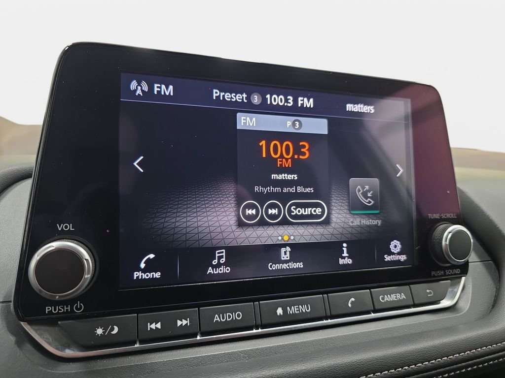 Used 2023 Pearl White Tricoat Nissan SV image 20