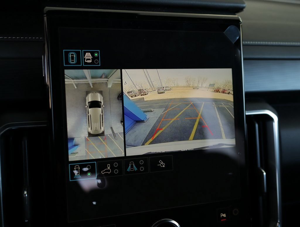 New 2026 Glacier White Tricoat GMC Elevation image 16