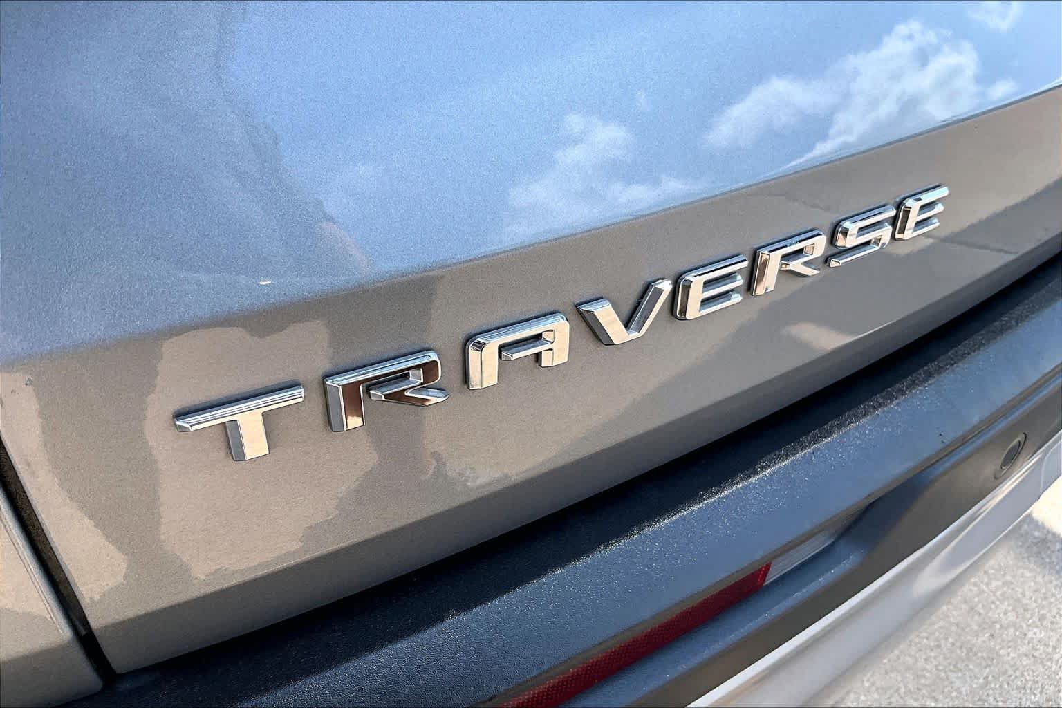 Used 2025 Sterling Gray Metallic Chevrolet FWD LT image 30