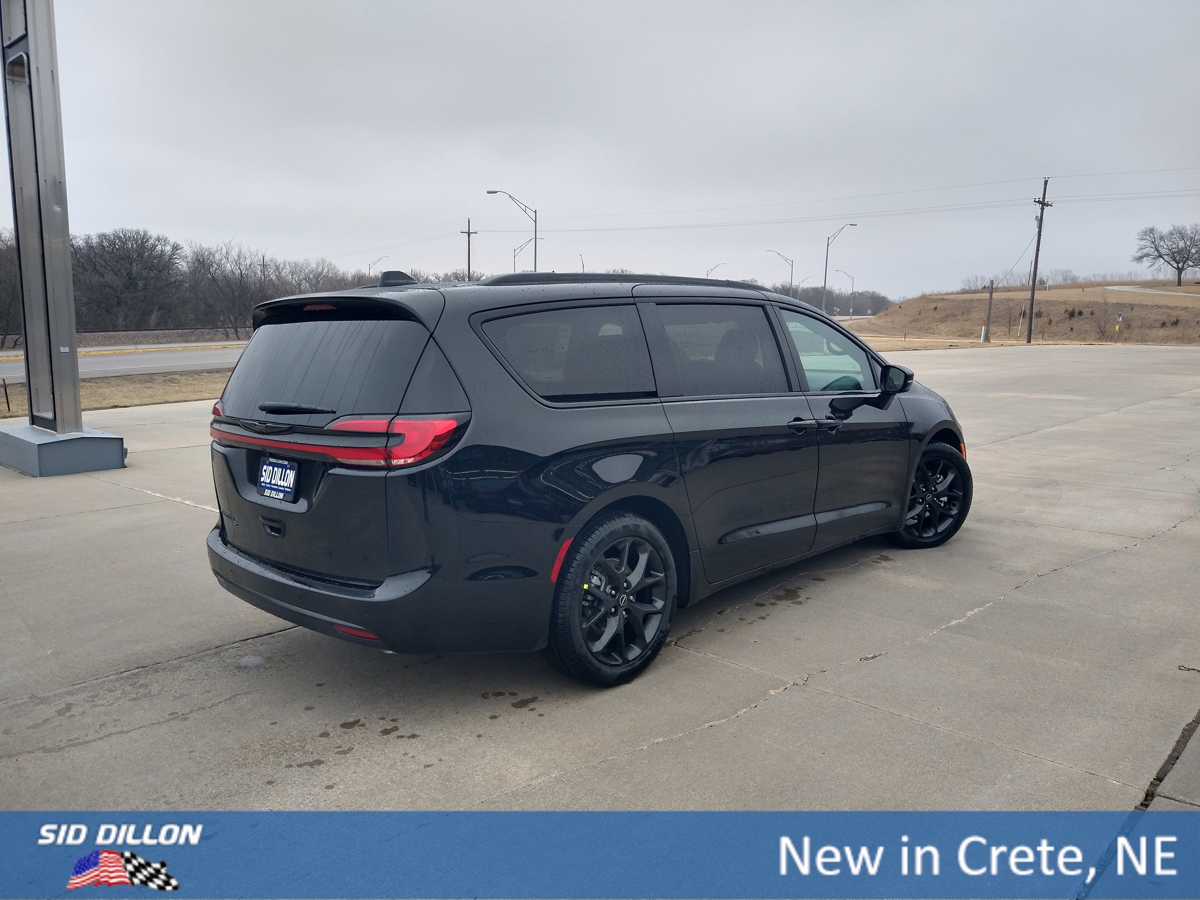 New 2026 Diamond Black Crystal Pearlcoat Chrysler Select image 12
