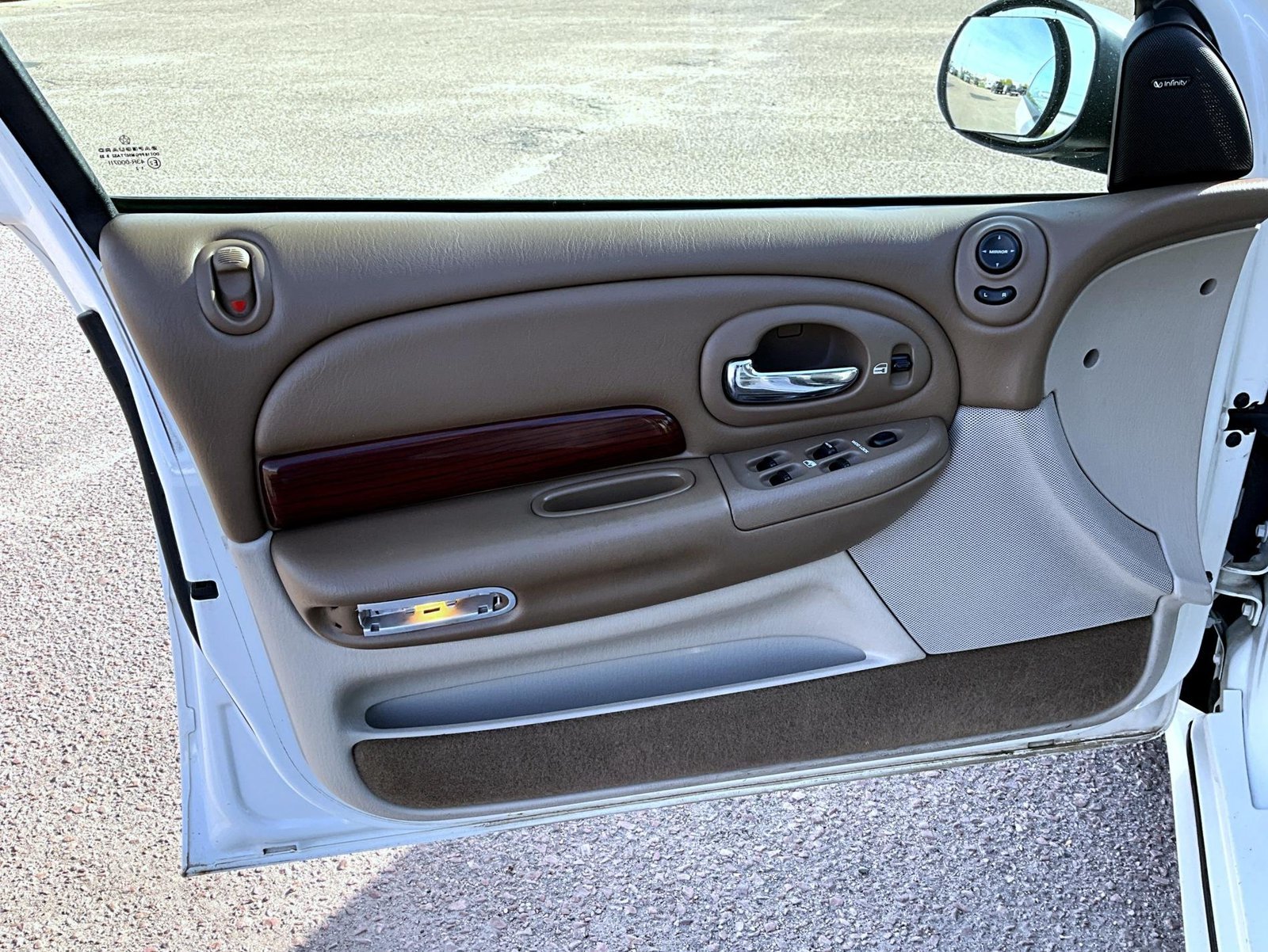 Used 1999 White Chrysler Base image 11