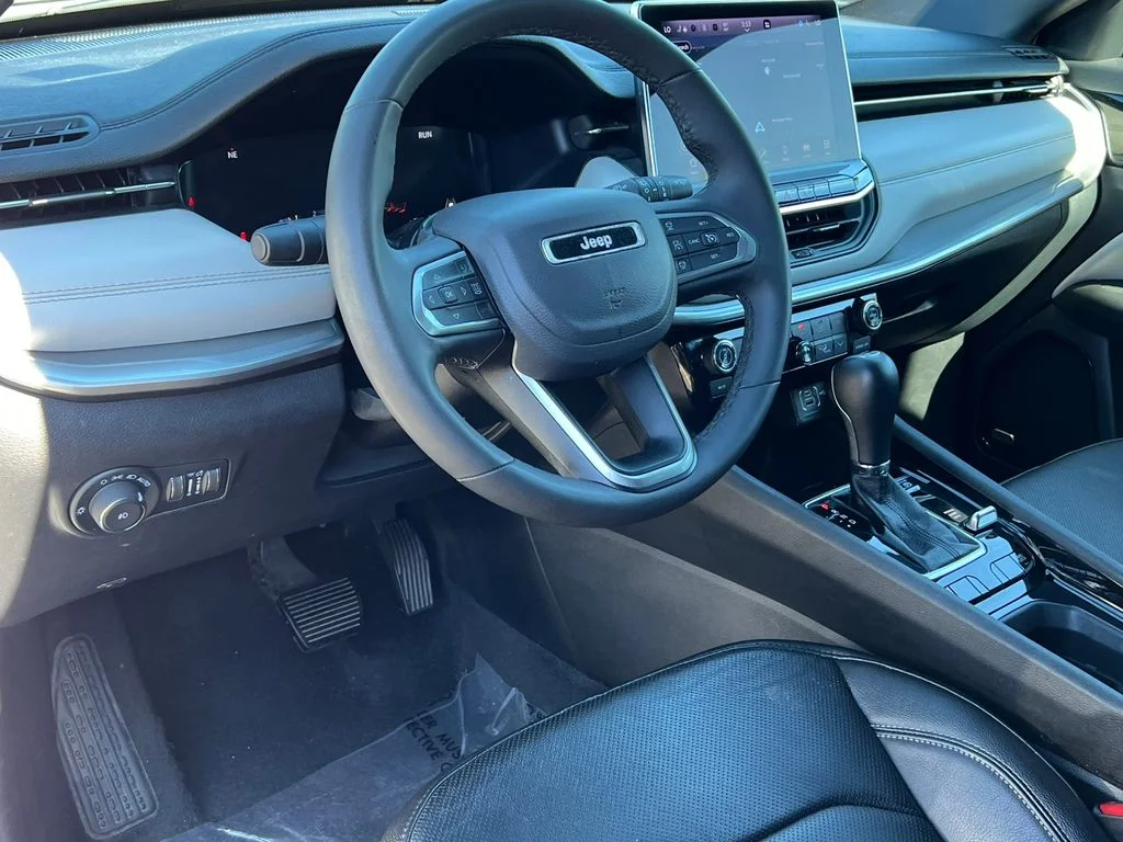 Used 2025 White Jeep Limited image 17
