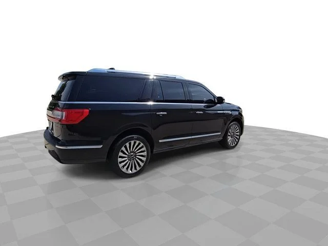 Used 2019 Black Metallic Lincoln Reserve image 8