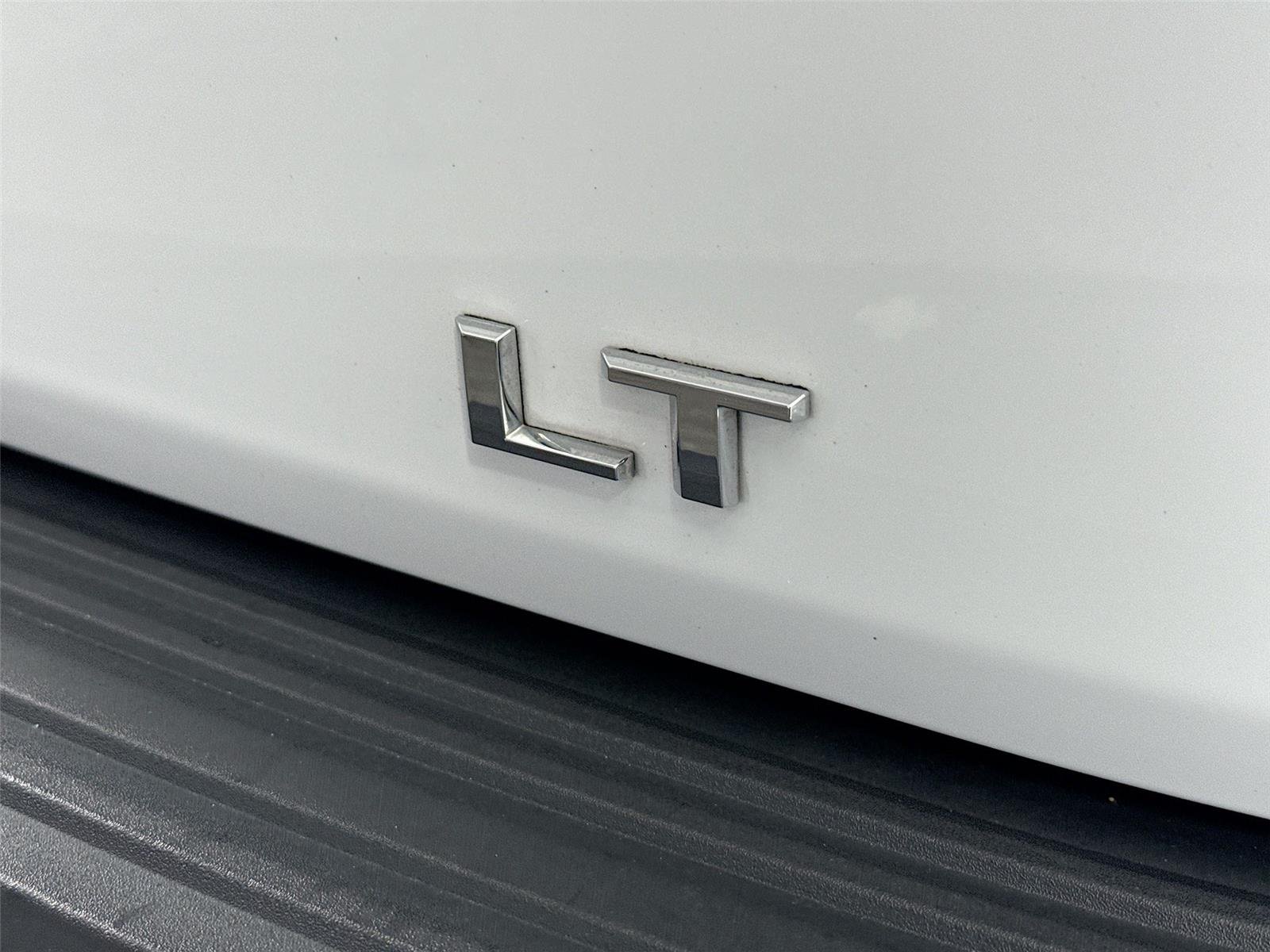 Used 2022 Summit White Chevrolet LT image 15