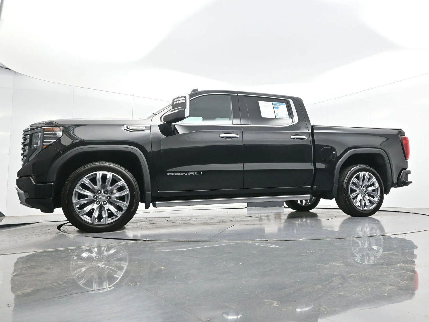 Used 2025 Onyx Black GMC Denali image 50