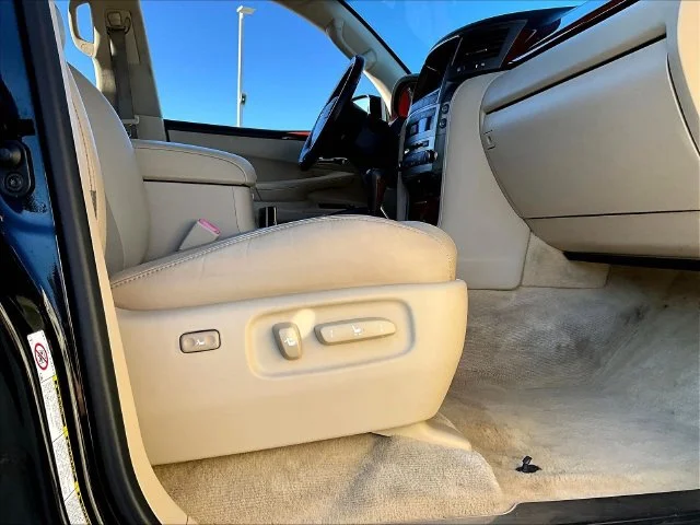 Used 2010  Lexus 570 image 38