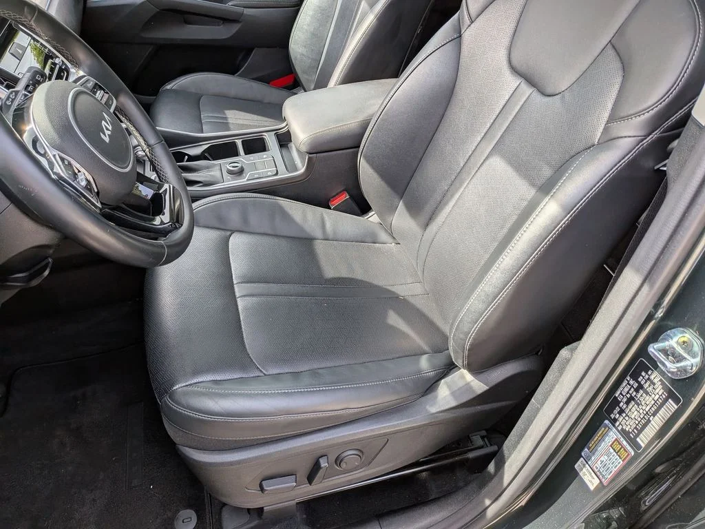 Used 2022 Green Kia S image 24