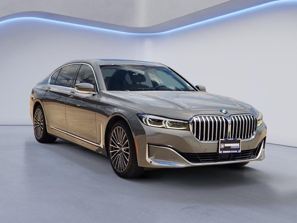Used 2022 Bernina Grey Amber Effect Metallic BMW 740i image 3