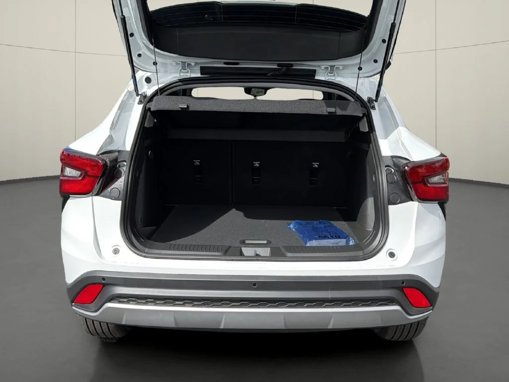 New 2026 Summit White Chevrolet LT image 10