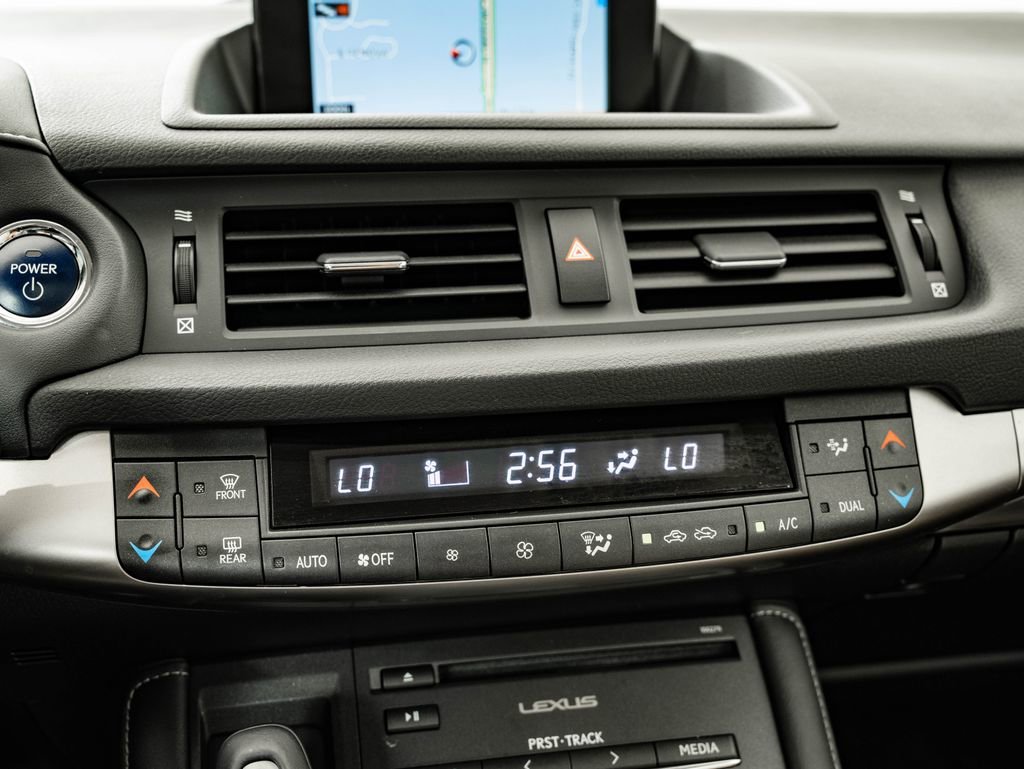 Used 2014 Pearl Lexus 200h image 33