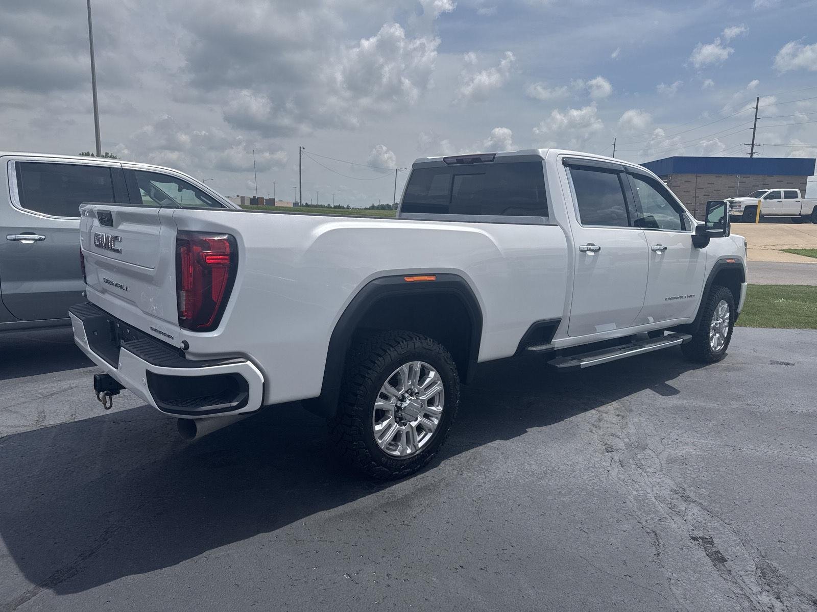 Used 2023 White Frost Tricoat GMC Denali image 4