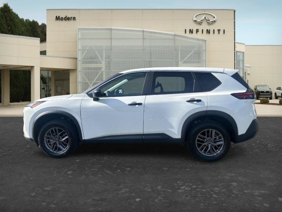 Used 2023 Glacier White Nissan S image 7