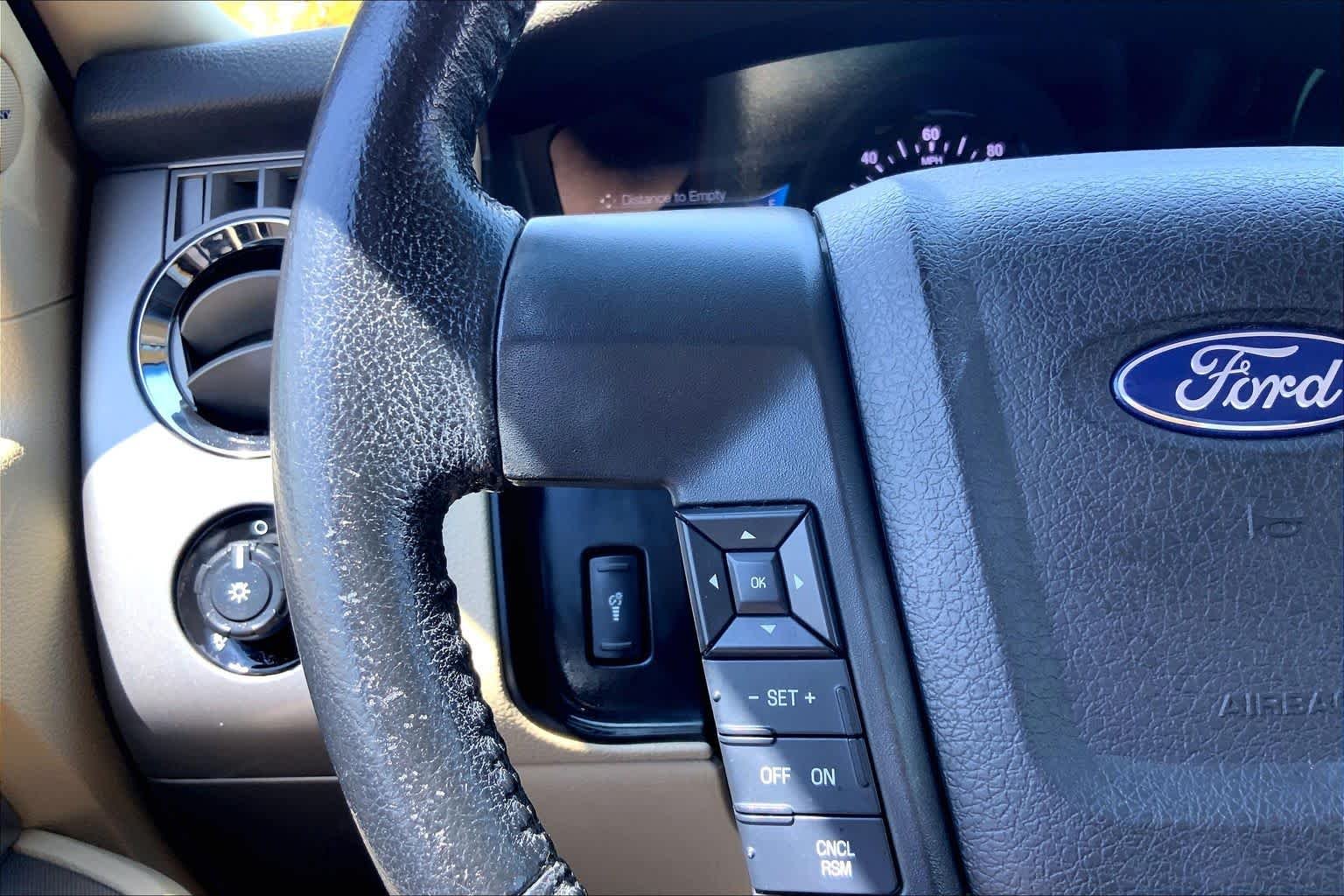 Used 2017 White Platinum Metallic Tri-Coat Ford XLT image 23