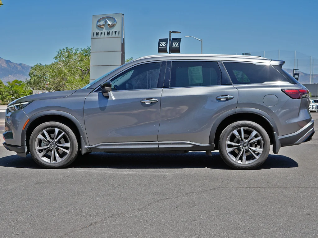 Used 2023 Graphite Shadow INFINITI ESSENTIAL image 5