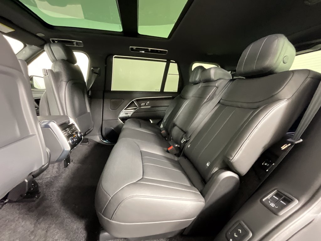 New 2026 Carpathian Grey Land Rover SE LWB 7-Seats / V8 image 5