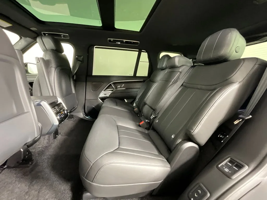 New 2026 Carpathian Grey Land Rover SE LWB 7-Seats / V8 image 5