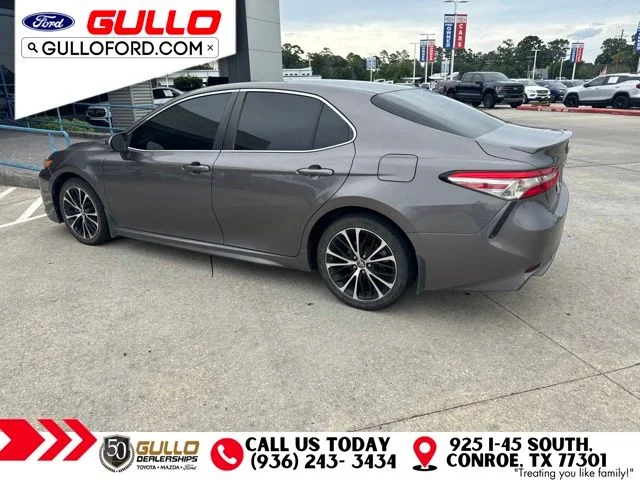 Used 2018 Gray Toyota SE image 8