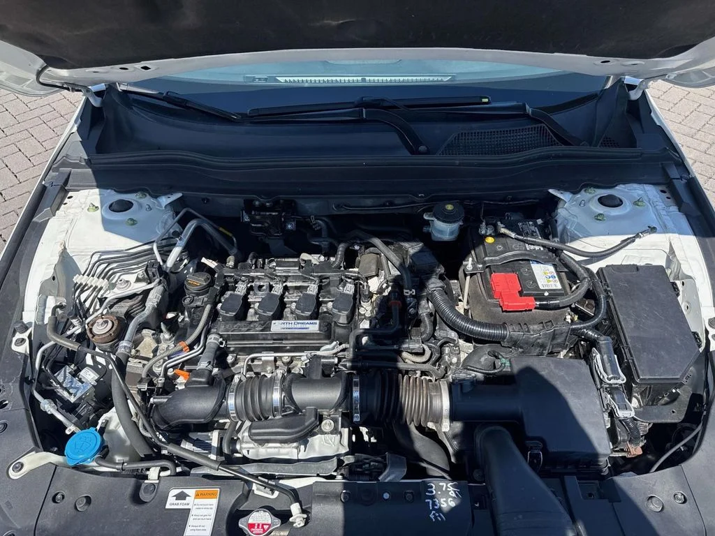 Used 2018 White Honda EX-L image 10